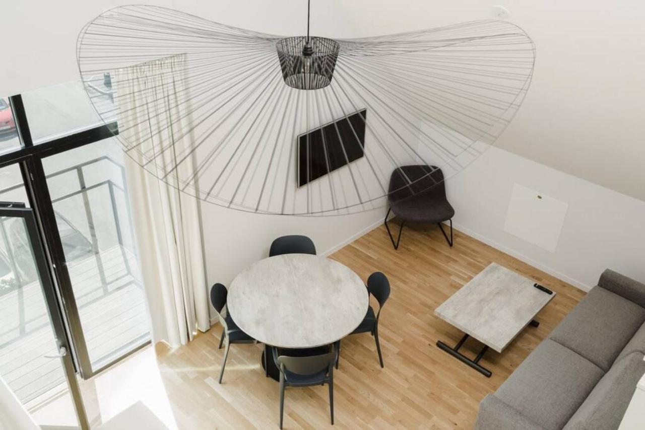 All In One Loft With Balcony And Free Parking Лідінґйо Екстер'єр фото