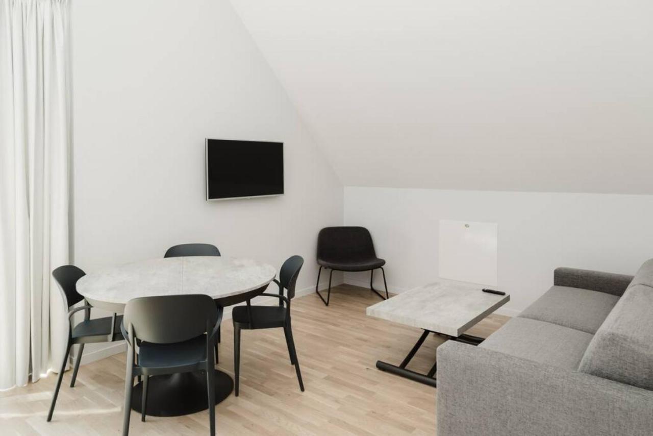 All In One Loft With Balcony And Free Parking Лідінґйо Екстер'єр фото