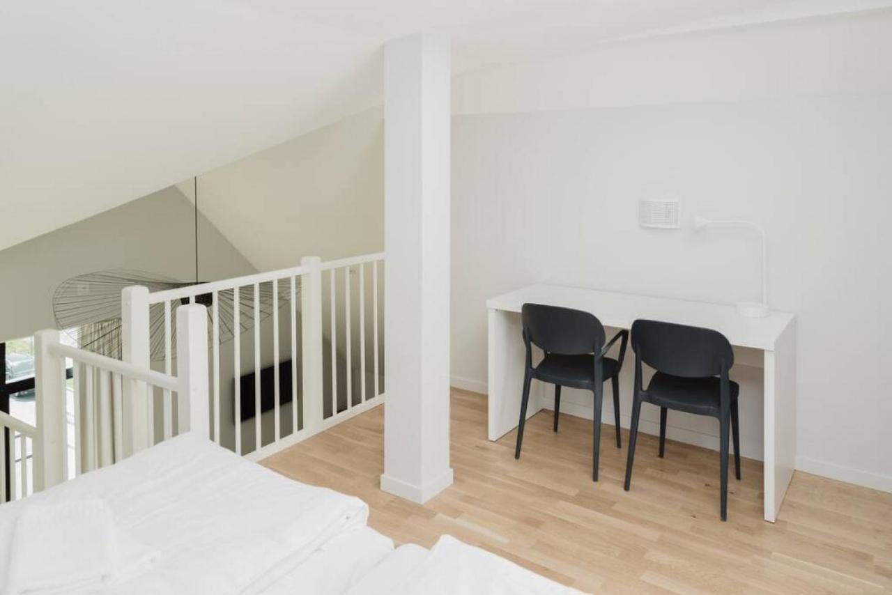 All In One Loft With Balcony And Free Parking Лідінґйо Екстер'єр фото