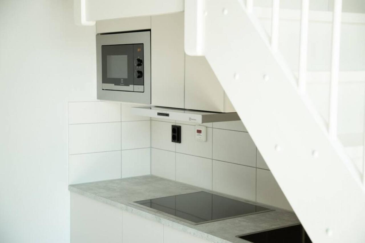 All In One Loft With Balcony And Free Parking Лідінґйо Екстер'єр фото